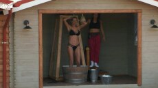 «Η Φάρμα»: Σάσα Μπάστα και Αγγελική Ηλιάδη έκαναν το πρώτο τους μπάνιο - Δείτε βίντεο