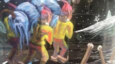 Θεσσαλονίκη: Χριστουγεννιάτικος στολισμός σε γραφείο τελετών με ξωτικά και... νεκρό χιονάνθρωπο