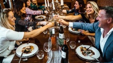 6 μύθοι και αλήθειες για τα κρασιά που ταιριάζουν στα γιορτινά μας τραπέζια!