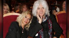 Η Άννα Βίσση και ο Νίκος Καρβέλας ποζάρουν μαζί και θυμούνται τα παλιά 