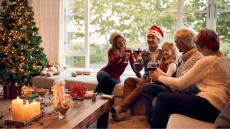 Κορωνοϊός: Επτά tips για να μη γίνει το εορταστικό τραπέζι εστία υπερμετάδοσης