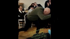 Το ζεϊμπέκικο της ήττας: Ο Γιώργος Παπανδρέου χόρεψε τη «Συννεφιασμένη Κυριακή» 