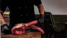 Το κρέας της γιορτής: 16 κρεοπωλεία για τις γιορτινές αγορές