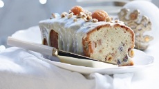 Κέικ με κάστανα και γλάσο λευκής σοκολάτας