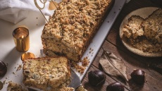 Κέικ με κάστανα και μπλε τυρί