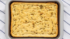 Η τέλεια φοκάτσια για τα γιορτινά τραπέζια, χωρίς ζύμωμα