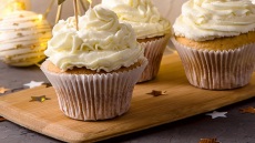 Εύκολα γιορτινά cupcakes με σαμπάνια