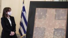 Στην Προεδρία της Δημοκρατίας δωρίστηκε το έργο του Χρήστου Μποκόρου «Έξοδος»