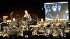 Ο Δημήτρης Μπάσης «ταξίδεψε» το έργο του Μίκη Θεοδωράκη στη Σουηδία με δύο μαγικές συναυλίες