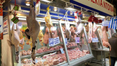 Πάσχα 2025: Πού θα φτάσουν οι τιμές σε αρνί, κατσίκι και τσουρέκια