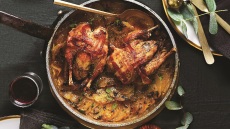 Χριστουγεννιάτικο τραπέζι για δύο