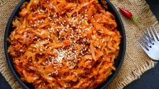 Λάχανο κοκκινιστό με καυτερή πιπεριά