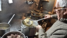 Η γαστρονομία «εν τόπω και εν χρόνω» στο νέο βιβλίο «Γαστρονομικές Κοινότητες» του Γιώργου Πίττα