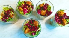 Γιορτινή σαλάτα με βινεγκρέτ εσπεριδοειδών, ρόδι και κάστανα