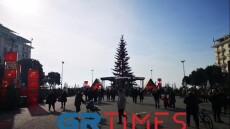 Στους δρόμους «ξεχύθηκαν» οι Θεσσαλονικείς ανήμερα των Χριστουγέννων