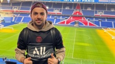 ΟΦΗ: Ο Λάμπρου στο γήπεδο της Παρί - Μπήκε στα αποδυτήρια και φωτογραφήθηκε στις θέσεις των Νεϊμάρ, Μέσι, Μπαπέ