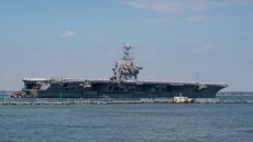 Αμερικανικό μαχητικό παρασύρθηκε στη θάλασσα από κατάστρωμα αεροπλανοφόρου