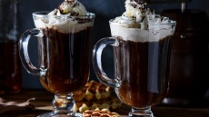 Café viennois: ο λαχταριστός καφές με σαντιγί που αγαπάμε