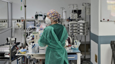 Κορωνοϊός - Θεσσαλονίκη: Πέθανε 47χρονος ανεμβολίαστος πατέρας τριών παιδιών από την Κοζάνη