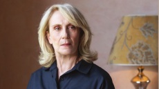 Θέμις Μπαζάκα: «Ο αδερφός μου σκοτώθηκε στα 18 του κι έκανα έξι χρόνια να κλάψω, δεν ξεπερνιέται ποτέ ο χαμός ενός νέου»