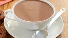3 συνταγές για αρωματική σπιτική ζεστή σοκολάτα