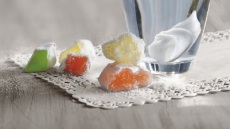 Μια οικογένεια στο Αγρίνιο φτιάχνει κεράσματα συνυφασμένα με τις μνήμες μας