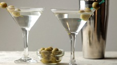 Φτιάχνουμε το τέλειο Dry Martini στο σπίτι