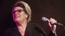 Η Δήμητρα Γαλάνη τραγουδά Τσιτσάνη με φρέσκια ενορχήστρωση