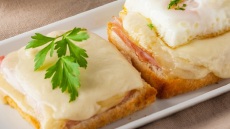 Κροκ Μεσιέ VS Κροκ Μαντάμ: Εσείς, ποιο προτιμάτε;