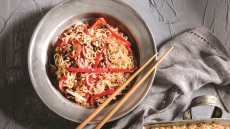 Noodles με μοσχαρίσιο κιμά