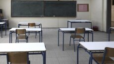 Γονείς καταγγέλλουν στο Αίγιο: Καταδικασμένος για παιδοφιλία κυκλοφορεί ανενόχλητος σε δημοτικό σχολείο