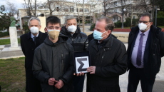 Διπλώματα οδήγησης: «Πιάνει» τιμόνι ο πρώτος 17άρης οδηγός - Παρών στην εξέτασή του ο Κώστας Αχ. Καραμανλής