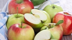 Τι να φάτε όταν πεινάτε για να μην πάρετε γραμμάριο