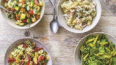 4 κρύες και χορταστικές σαλάτες ζυμαρικών