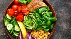 5 αντιφλεγμονώδη τρόφιμα και ποτά για καλή υγεία του εγκεφάλου