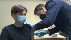 Κορωνοϊός - Γερμανία: Ο υπουργός Υγείας Καρλ Λάουτερμπαχ εμβολίασε δυο ανήλικα αδέρφια κατά της Covid