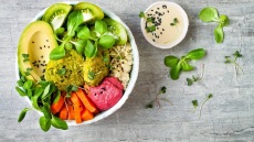 8 διατροφικές συνήθειες που πρέπει να υιοθετήσουμε το 2022