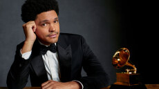 ΗΠΑ: Ο κωμικός Τρέβορ Νόα θα παρουσιάσει στις 3 Απριλίου την τελετή απονομής των βραβείων Γκράμι