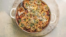 Λαζάνια ρολάκια γεμιστά με ανθότυρο, σπανάκι και ζαμπόν