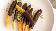 Εσπεριδοειδή: 5 πράγματα που μπορείτε να κάνετε με τις φλούδες τους αντί να τις πετάξετε