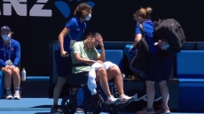 Australian Open: Γαλλίδα τενίστρια εγκατέλειψε τον αγώνα σε αναπηρικό αμαξίδιο - Δείτε video 