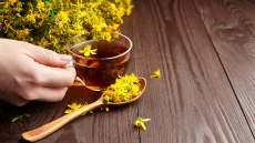 Τρία αντικαταθλιπτικά βότανα που ανεβάζουν τη διάθεση