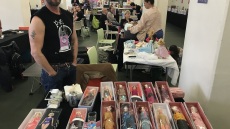 Οι κούκλες του καλλιτέχνη Τζούλιαν Καλινόβσκι φιλοξενούνται στον Dries Van Noten