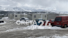 Κακοκαιρία «Ελπίς» - Αρκαλοχώρι: Οι οικίσκοι «έμπαζαν» νερά όλο το βράδυ, καταγγέλλουν οι σεισμόπληκτοι