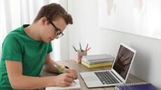 Τηλεκπαίδευση στα σχολεία που θα παραμείνουν κλειστά λόγω δυσμενών καιρικών συνθηκών
