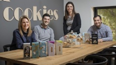 Για τον Στέργιο και τη Μαρία Τσούγγαρη τα παραδοσιακά βουτήματα είναι οικογενειακή υπόθεση