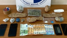 Σωφρονιστικός υπάλληλος διακινούσε ναρκωτικά στις φυλακές - Τέσσερις συλλήψεις