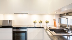 Ο κανόνας του 1 λεπτού για να έχετε πάντα τακτοποιημένη και καθαρή κουζίνα