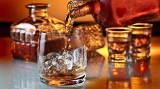 Προσοχή! Αυτά τα ποτά ανεβάζουν τη χοληστερίνη!