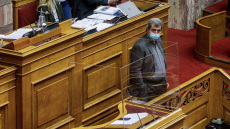 Βουλή: Νέο επεισόδιο με Πολάκη - Διακόπηκε η συνεδρίαση, επειδή δεν κατέβαινε από το βήμα (βίντεο)